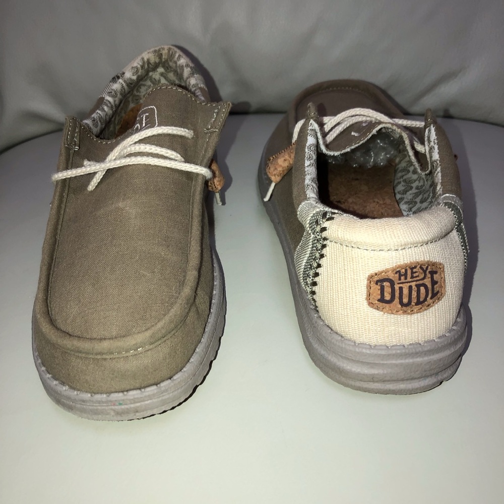 Hey Dude Shoes Wm’s 9 Men’s 7 good condition. Cork insole. Wally break stitch.